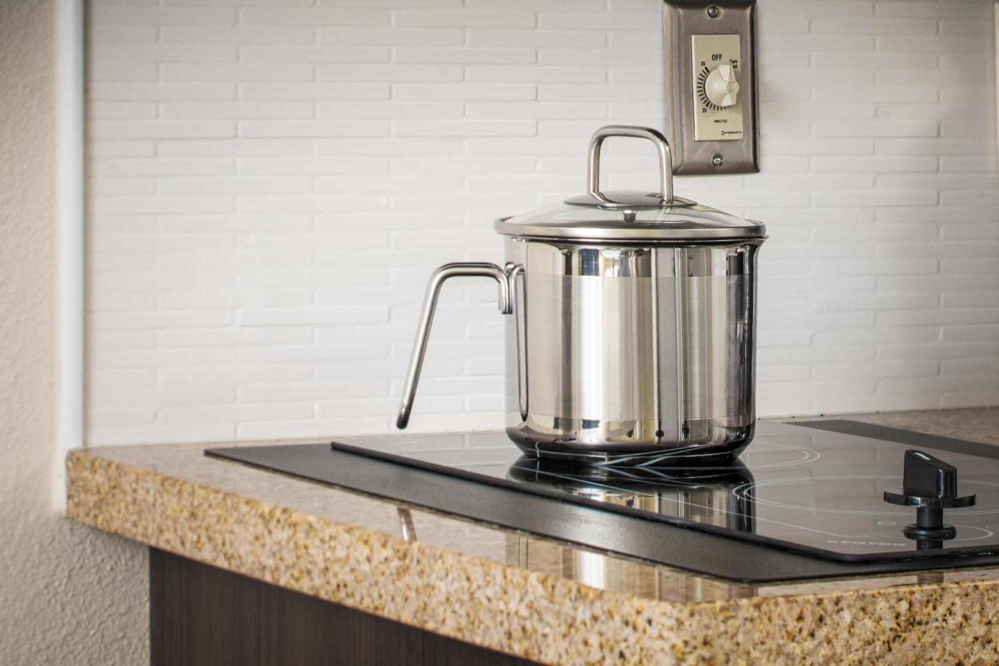 Candlewood Suites בלוויו מראה חיצוני תמונה