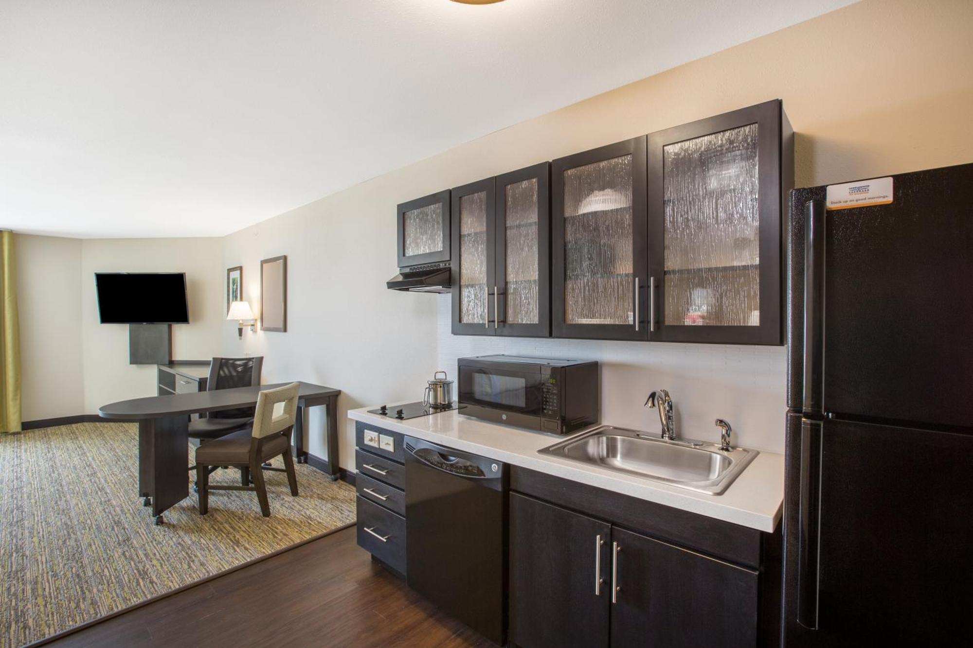 Candlewood Suites בלוויו מראה חיצוני תמונה
