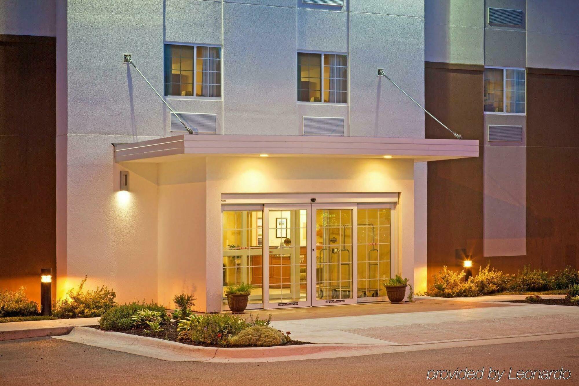 Candlewood Suites בלוויו מראה חיצוני תמונה
